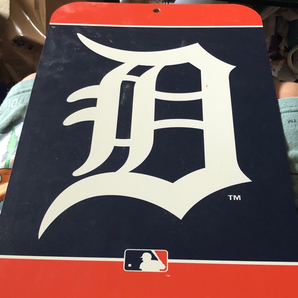 MLB Detroit Tigers Red and Black Sign